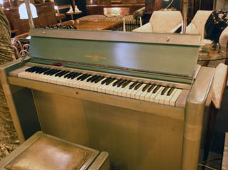 Piano Nathaniel Berry & Sons