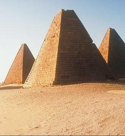 Pirámides de Napata en Gebel Barkan - 990 al 270 aC