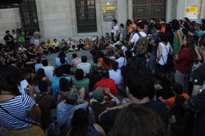 Asamblea en frente al Ministerio de Justicia, en la Plaza de Jacinto Benavente, Madrid