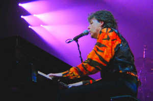 Paul McCartney es el rey también al piano en 'The Fool on the Hill'
