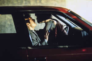 James Ballard (James Spader) y Helen Remington (Holly Hunter) en una de las escenas ms representativas de 'Crash'