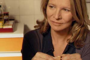 Anne Alvaro como Doctora Marianne Anne Alvaro como Doctora Marianne