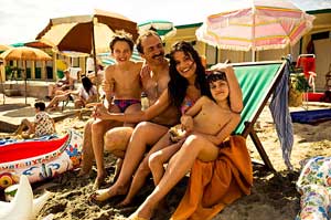 La familia Michelucci en la playa: Bruno, Mario, Anna y Valeria, de izqd a drcha