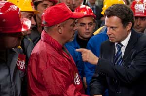 Nicolas Sarkozy y trabajadores