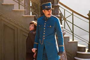 Sacha Baron Cohen como Inspector de estación