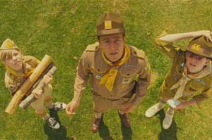 Edward Norton interpreta al Jefe Scout Ward