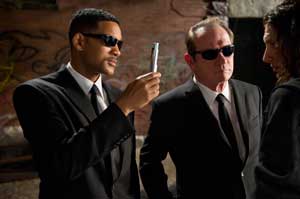 Will Smith como Agente J junto a Tommy Lee Jones (Agente K)