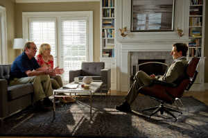 Kay (Meryl Streep) y Arnold (Tommy Lee Jones) con el doctor Feld (Steve Carrell) en su consulta