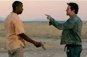 Bobby (Denzel Washington), a la izquierda, frente al altivo Michael Stigman (Mark Wahlberg)