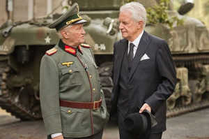 El general Dietrich von Choltitz (Niels Arestrup) junto al cnsul Raoul Nordling (Andr Dussollier)