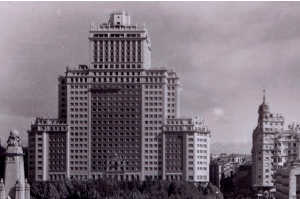 Vista frontal del edificio España