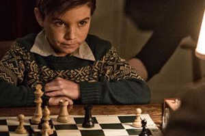 Aiden Lovekamp interpreta a Bobby Fischer de nio