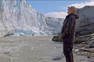 Al Gore en Groenlandia contemplando las secuelas del deshielo