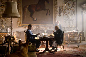 Churchill charlando con el rey Jorge VI (Ben Mendelsohn)