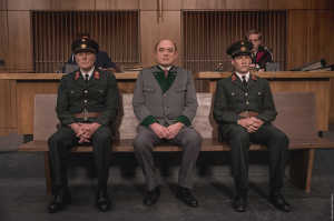 Franz Murer (Karl Fischer) sentado en el banquillo en el juicio llevado a cabo en Graz, 1963, acusado de crmenes de guerra durante el nazismo
