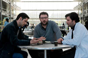 Alex (izda), Franois Debord (Denis Mnochet) en el centro y Gilles Perret (ric Caravaca) a la dcha