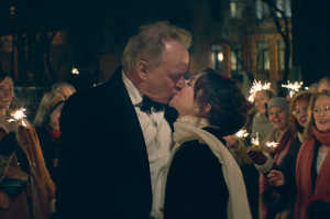 Anja y Tomas besndose en su boda