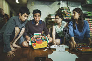 Tanto Gi Taek (Song Kang-ho) como su familia