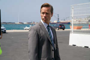 Joe Martin, agente de la CIA, es interpretado por Guy Pearce