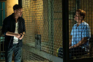 Eddie Brock / Venom (Tom Hardy) frente a Cletus Kasady / Carnage (Woody Harrelson), encarcelado