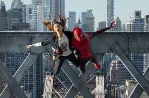 Spider-Man (Tom Holland) junto a MJ (Zendaya)