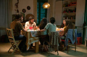 La cena familiar recibe a un husped, Rafa (Ricardo Gmez)