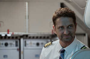 Brodie Torrance (Gerard Butler), el piloto del vuelo turbulento