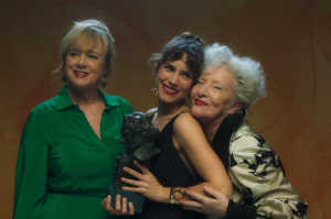 Cecilia (Emma Suárez), Nora (Aura Garrido) y Magüi (Magüi Mira)