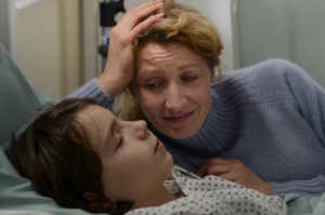 Thelma acompaando a Louis ingresado en el hospital