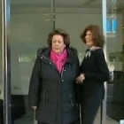 Rita Barber� saliendo de la peluquer�a mientras se produc�a le reuni�n entre sendores y diputados valencianos