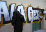 Graffitero pintando