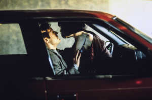 James Ballard (James Spader) y Helen Remington (Holly Hunter) en una de las escenas m�s representativas de 'Crash'