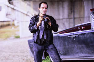 Vaughan (Elias Koteas) en busca de las im�genes que compongan su proyecto definitivo sobre la deformidad producida por los accidentes automvil�sticos