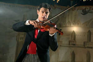 Jeff Goldblum es Adam Stein