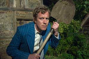 Rhys Ifans como T�o Phil