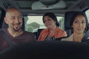 De izd a dch: Kad Merad como Dino Fabrizzi, Farida Ouchani (Rachida Ben Saoud) y Saphia Azzeddine como Amel Ben Saoud De izd a dch: Kad Merad como Dino Fabrizzi, Farida Ouchani (Rachida Ben Saoud) y Saphia Azzeddine como Amel Ben Saoud
