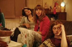 Bea (Anna Castillo), Mar�a (Lola Errando) y Paula (Irene Trull&eacute;n), de izda a dcha