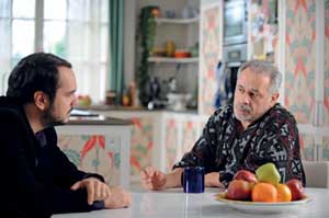 Julien junto a su padre Fran�ois (Francis Perrin)
