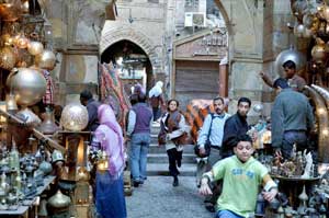 Seba corre por las calles de El Cairo