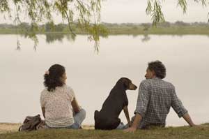 Junto al r&iacute;o