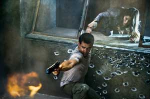 Colin Farrell como Douglas Quaid / Hauser y Jessica Biel como Melina