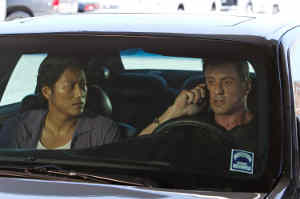 James Bonomo con Taylor Kwon (Sung Kang)