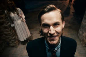 Rhys Wakefield es un vecino particularmente amable