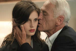 Isabelle y Georges Ferriere (Johan Leysen)