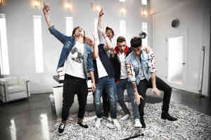 De izquierda a derecha: Louis Tomlinson, Niall Horan, Harry Styles, Liam Payne y Zayn Malik en TriStar Pictures. Autor: Charlie Campbell, Copyright: � 2013 TriStar Pictures. All Rights Reserved