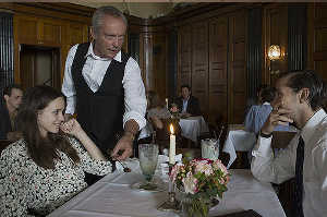 Joe de joven (Stacy Martin) junto a Jer&ocirc;me (Shia LaBeouf)