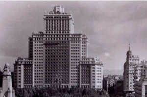 Vista frontal del edificio Espa&ntilde;a