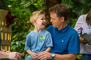 Todd Burpo (Greg Kinnear) y Colton Burpo (Connor Corum)