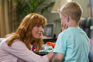 Sonja Burpo (Kelly Reilly) y Colton Burpo (Connor Corum)