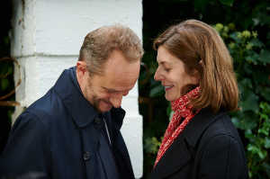 Marc (Beno&icirc;t Poelvoorde) junto a Sophie (Chiara Mastronianni)